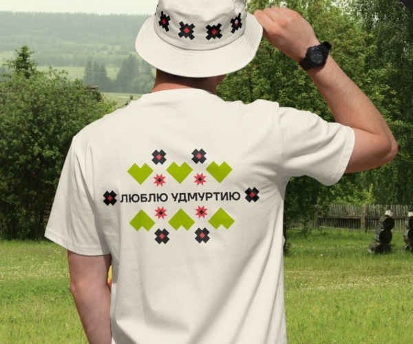 СТУДЕНТ МАГИСТРАТУРЫ НИД, СМОЛЬНИКОВ ВАСИЛИЙ, РАЗРАБОТАЛ АЙДЕНТИКУ РЕГИОНАЛЬНОГО БРЕНДА МУЗЕЯ С ИСПОЛЬЗОВАНИЕМ ЭЛЕМЕНТОВ НАРОДНЫХ ПРОМЫСЛОВ И РЕМЁСЕЛ